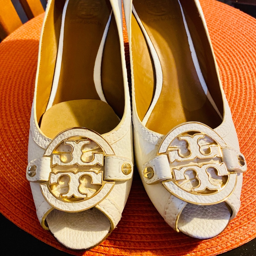 Tory burch wedge off white